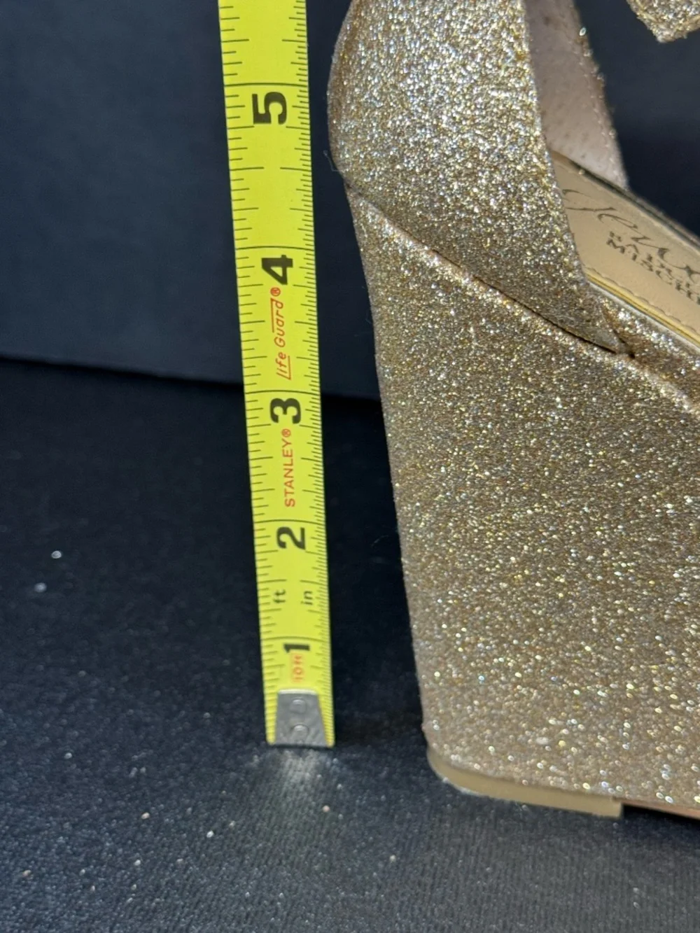 Jewel Badgley Mischka Gold Glitter Wedge Sandals Size 7 Wedding Prom Formal